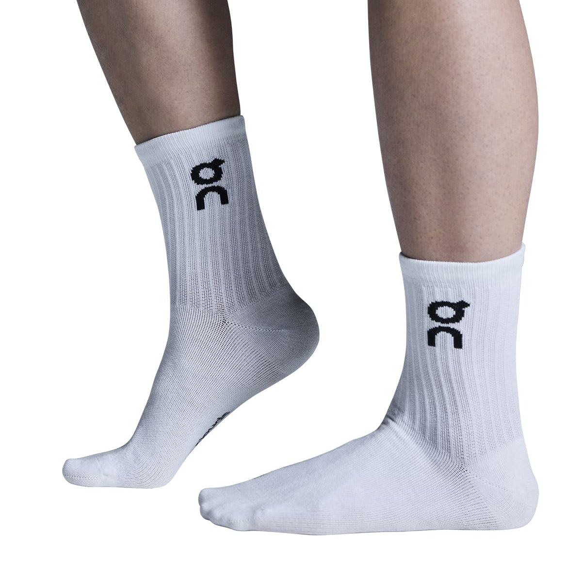 Model wearing the On Logo Sock High 3P Colour White - Side View