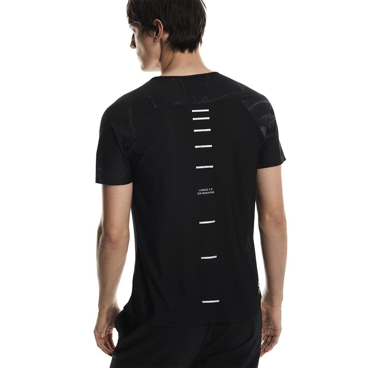 Detail view of the On Apparel - Performance T Lumos Colour Black reflective back print