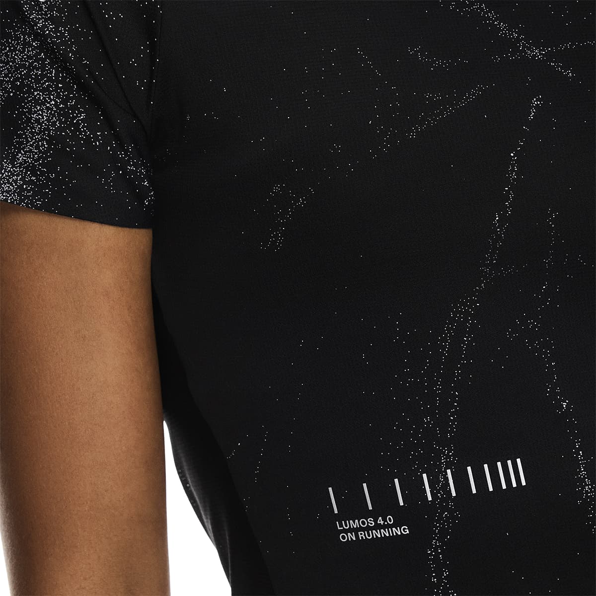 Detail view of the On Apparel - Performance T Lumos Colour Black print and texture