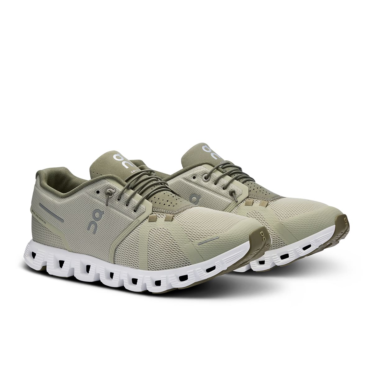 45-degree view of the On Cloud 5 Chalk Grove men's running shoe