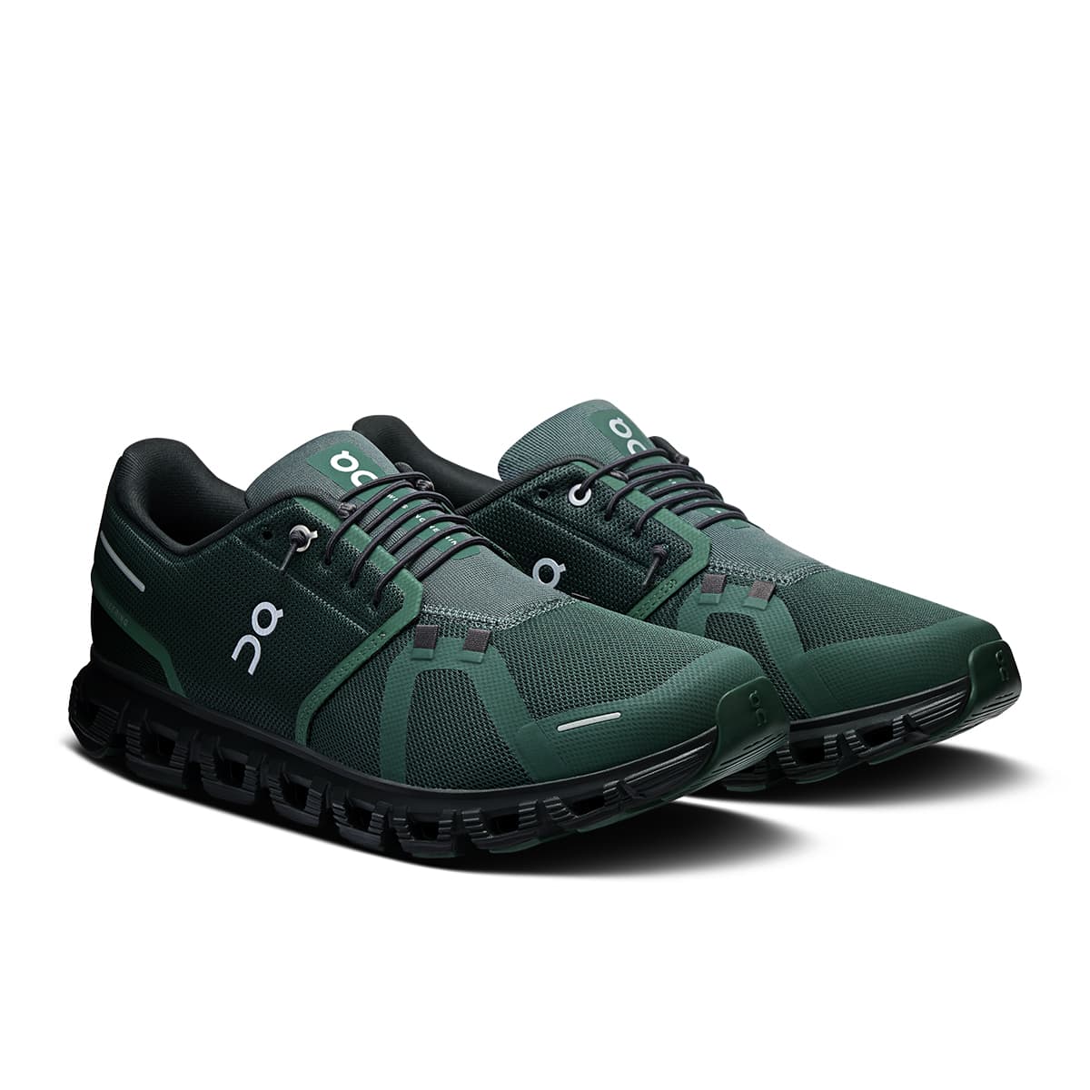 45-degree view of the On Cloud 6 Evergreen-Black men’s running shoe