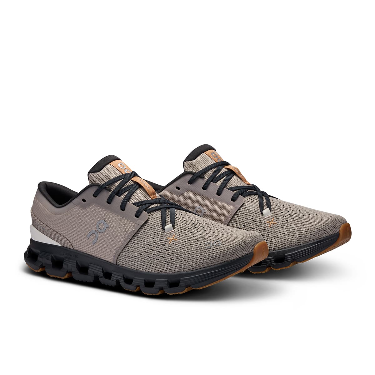 45-degree view of the On Cloud X 4 Fog-Black men’s running shoe