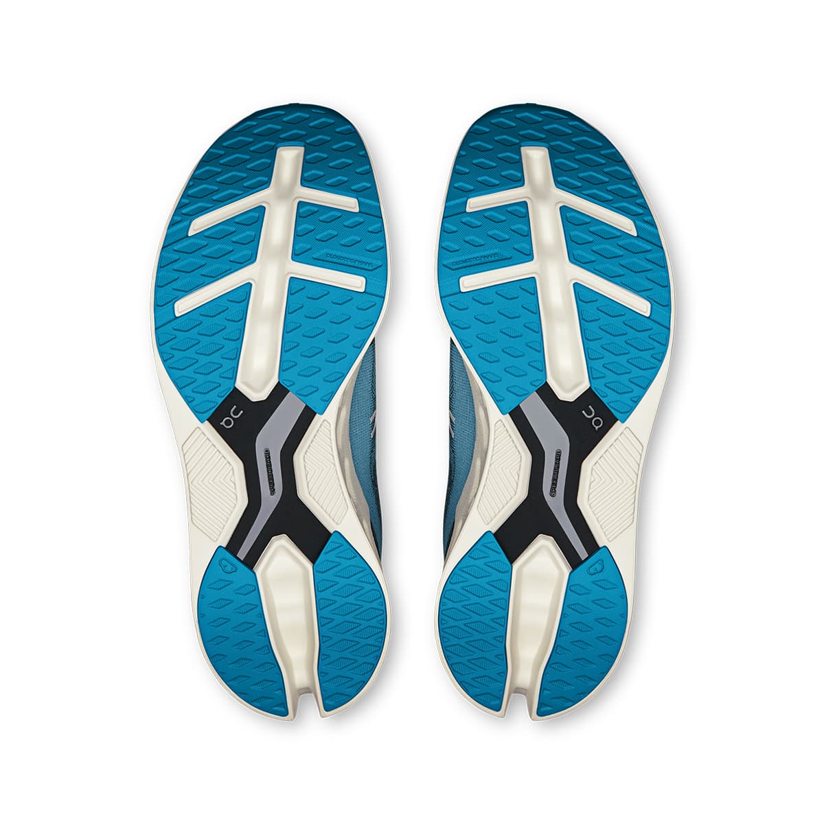 Soles of the On Cloudeclipse Niagara-Ivory men’s running shoes