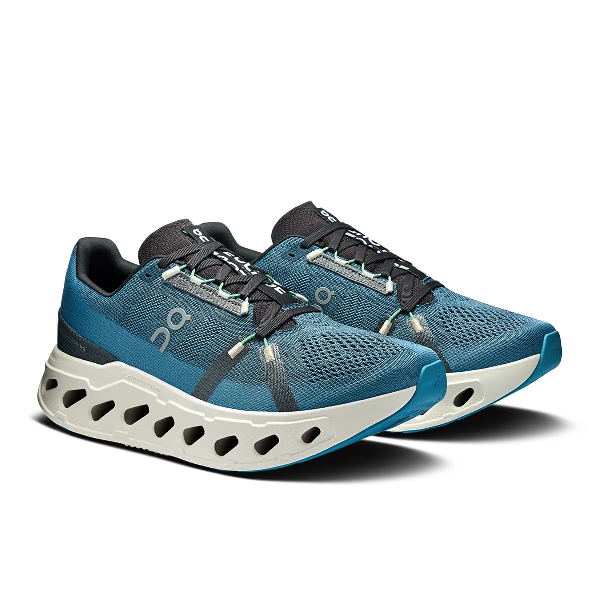 45-degree view of the On Cloudeclipse Niagara-Ivory men’s running shoe
