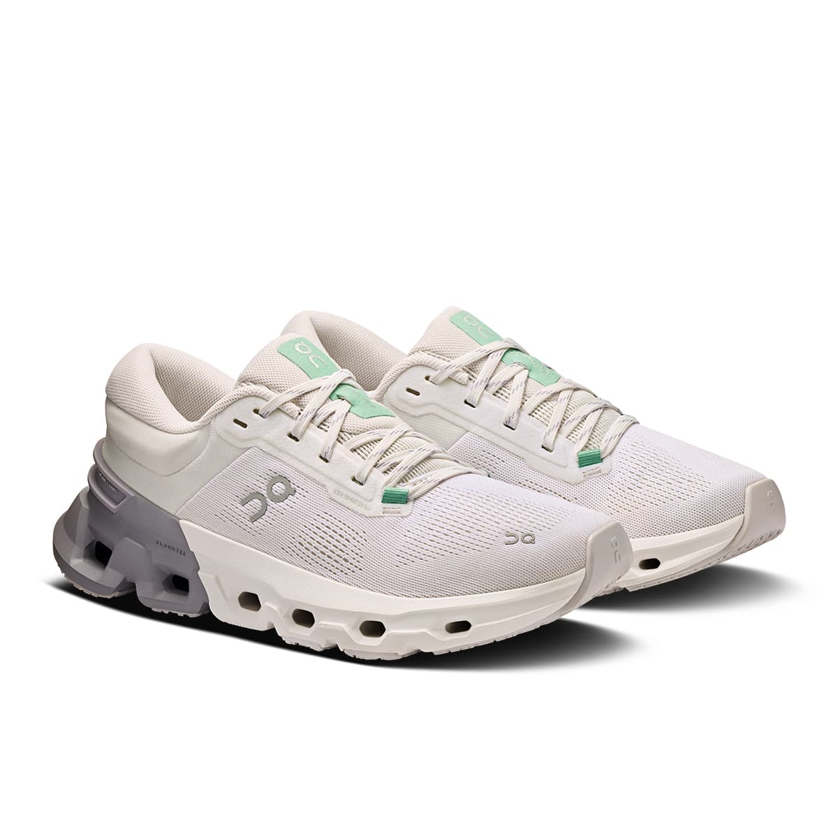 45-degree view of the On Cloudflyer 5 White-Lilac women’s running shoe