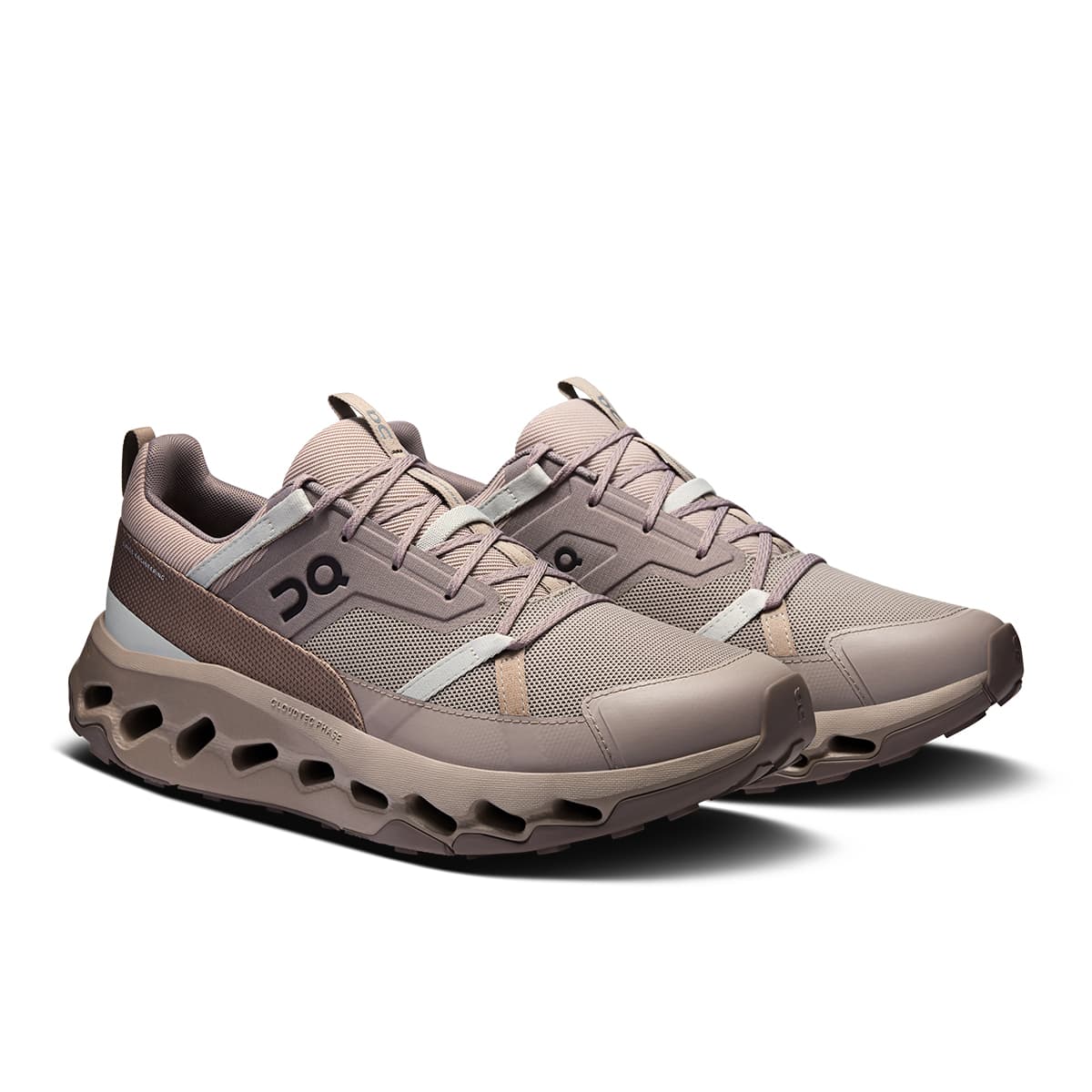 45-degree view of the On Cloudhorizon Fog-Desert men’s running shoe