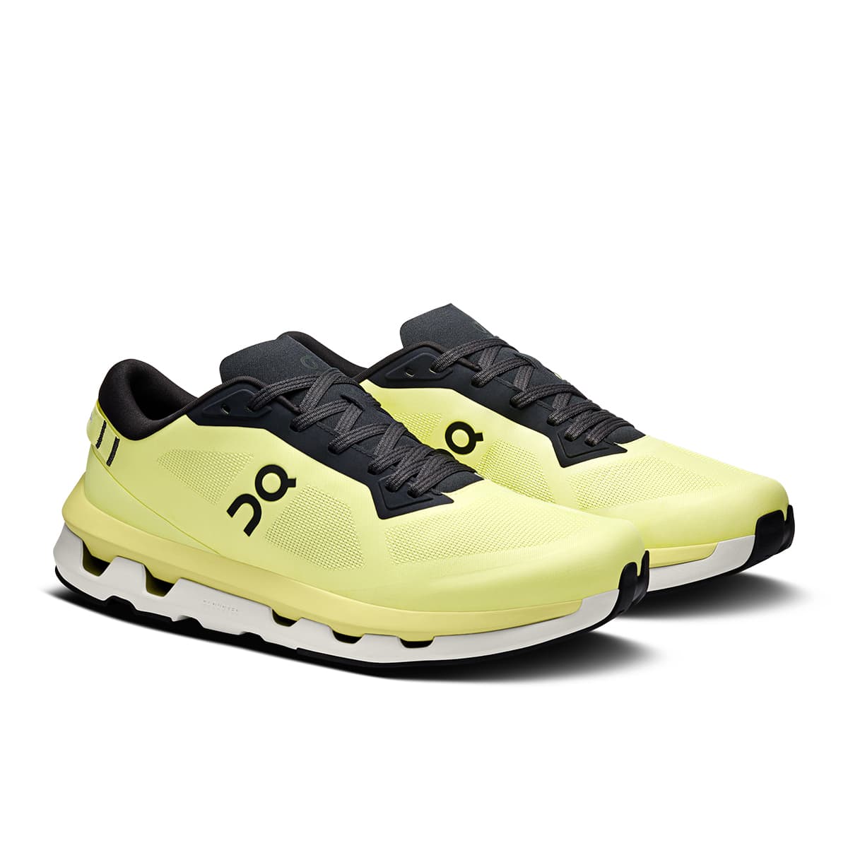 45-degree view of the On Cloudzone Limelight-Black men’s running shoe