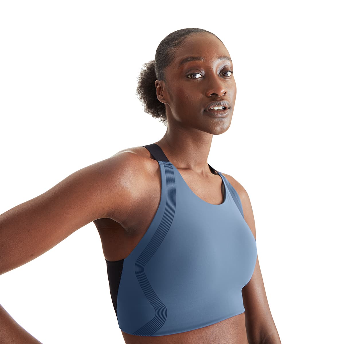 Woman wearing the On Performance Bra Colour Stellar-Black - Front View Close Up