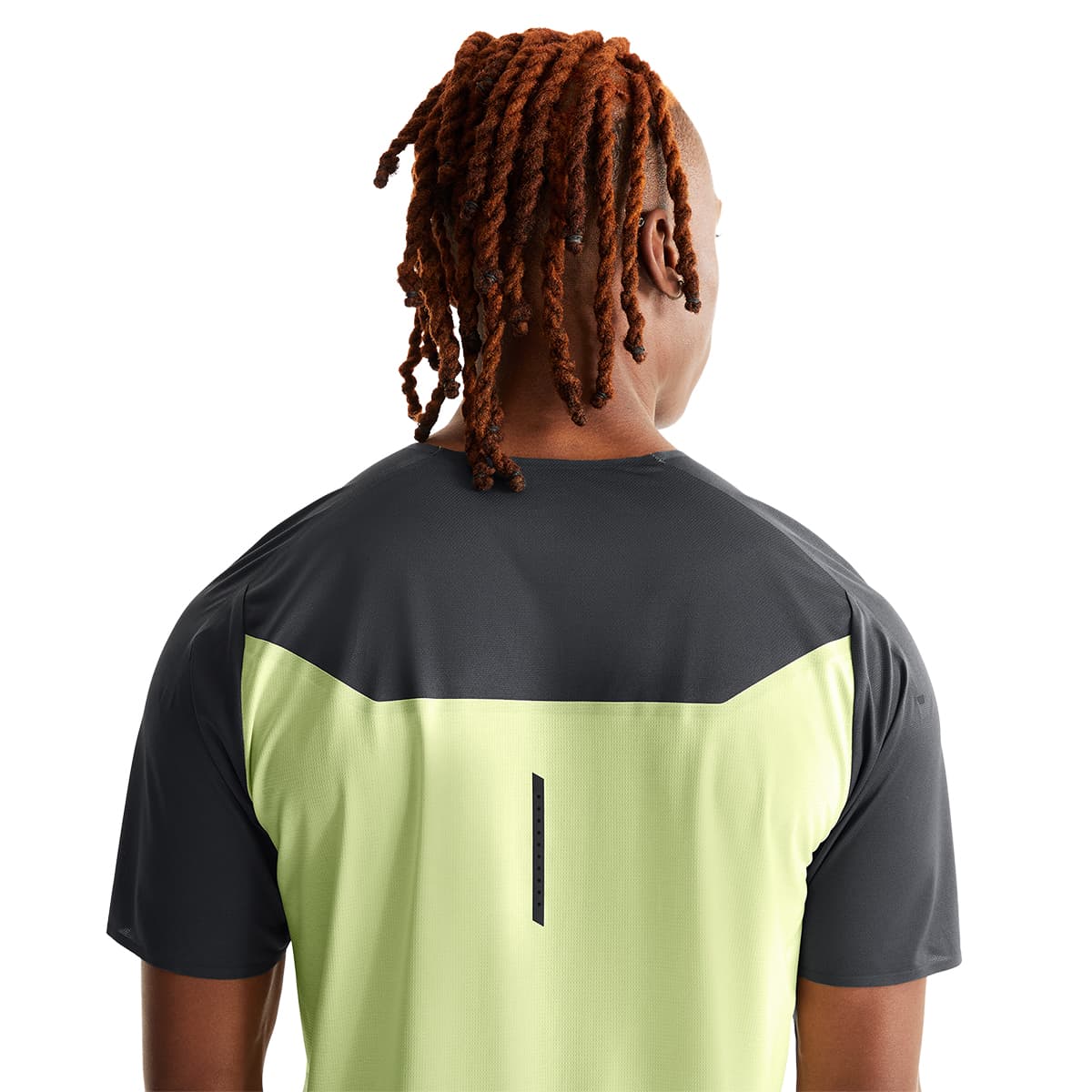 Man wearing the On Performance T Colour Shadow-Hay - Back Close up Detail