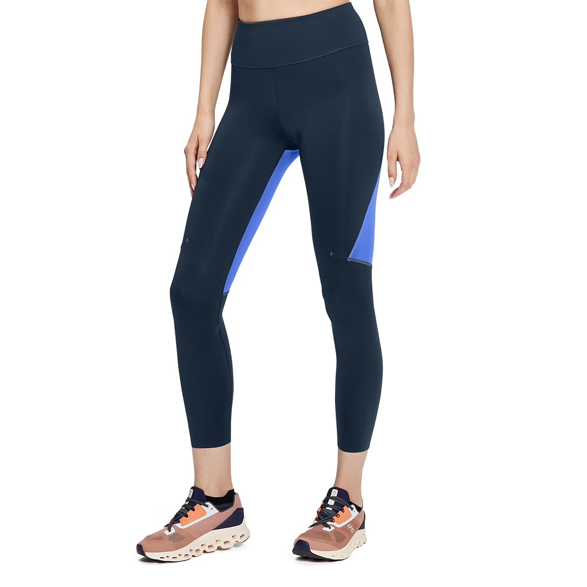 Woman wearing the On Performance Tights 7-8 Colour Navy-Cobalt