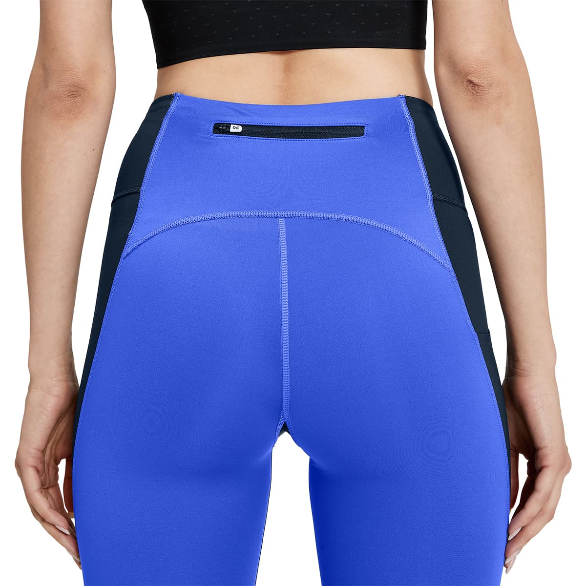 Woman wearing the On Performance Tights 7-8 Colour Navy-Cobalt - Secure Back Pocket
