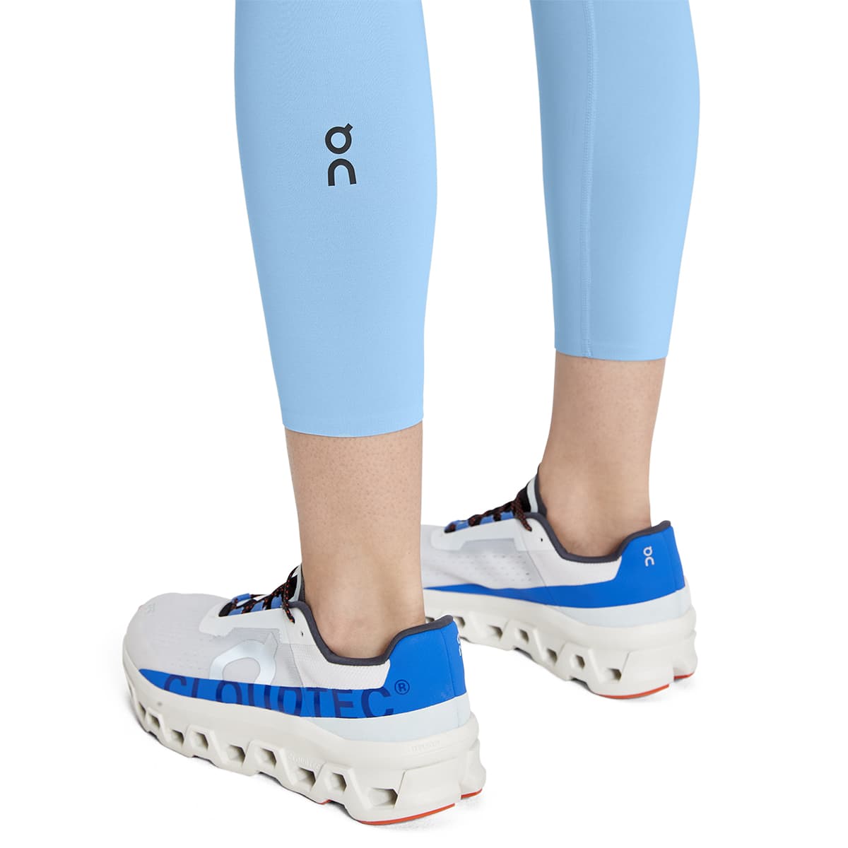 Woman wearing the On Performance Tights 7-8 Colour Stratosphere - Leg Logo Detail
