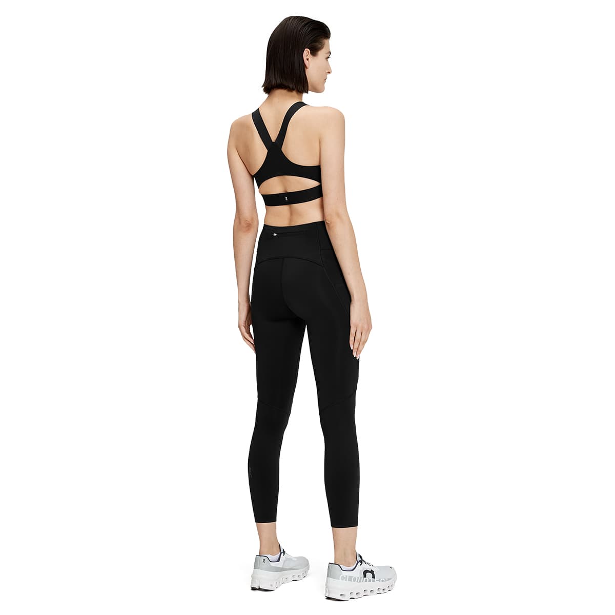 Woman wearing the On Performance Tights 7-8 Colour black - Back View