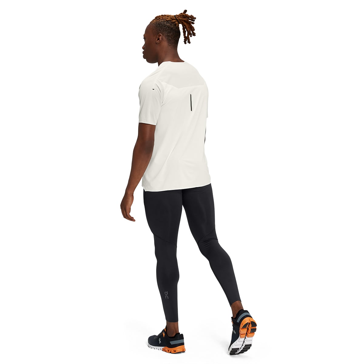 Man wearing the On Performance Tights Colour black - Back View