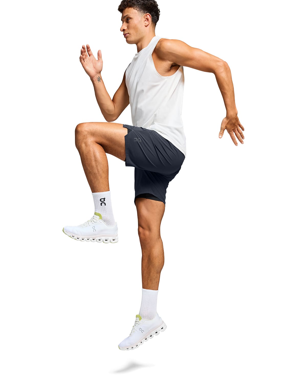 Man wearing the On Preformance Hybrid Shorts Colour Navy - Stretch