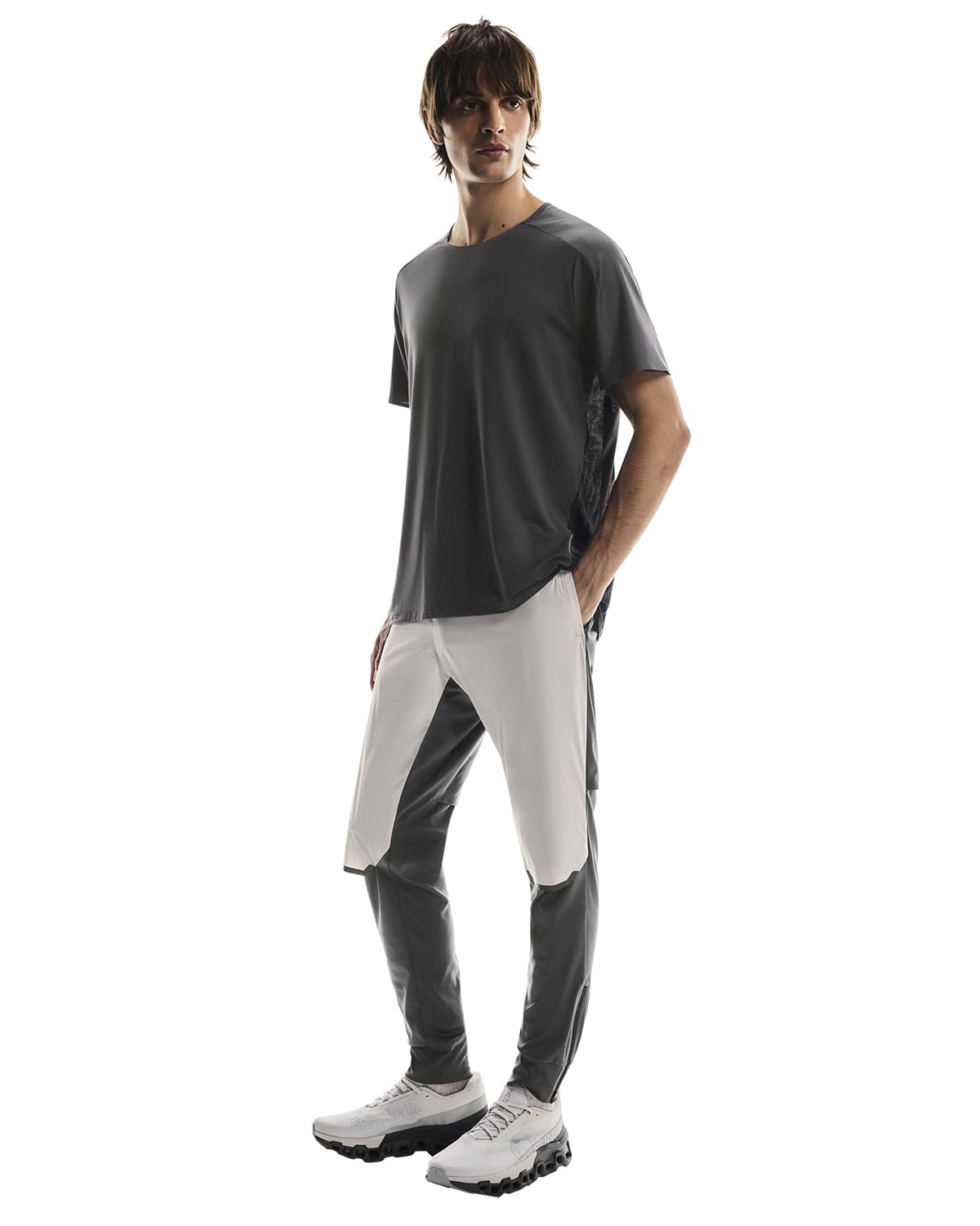 Man wearing the On Weather Pants Colour Silver Eclipse - Front Side View