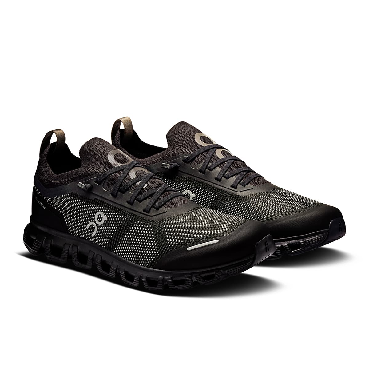 45-degree view of the On Cloud 6 Versa Black-Eclipse men’s sneaker shoe