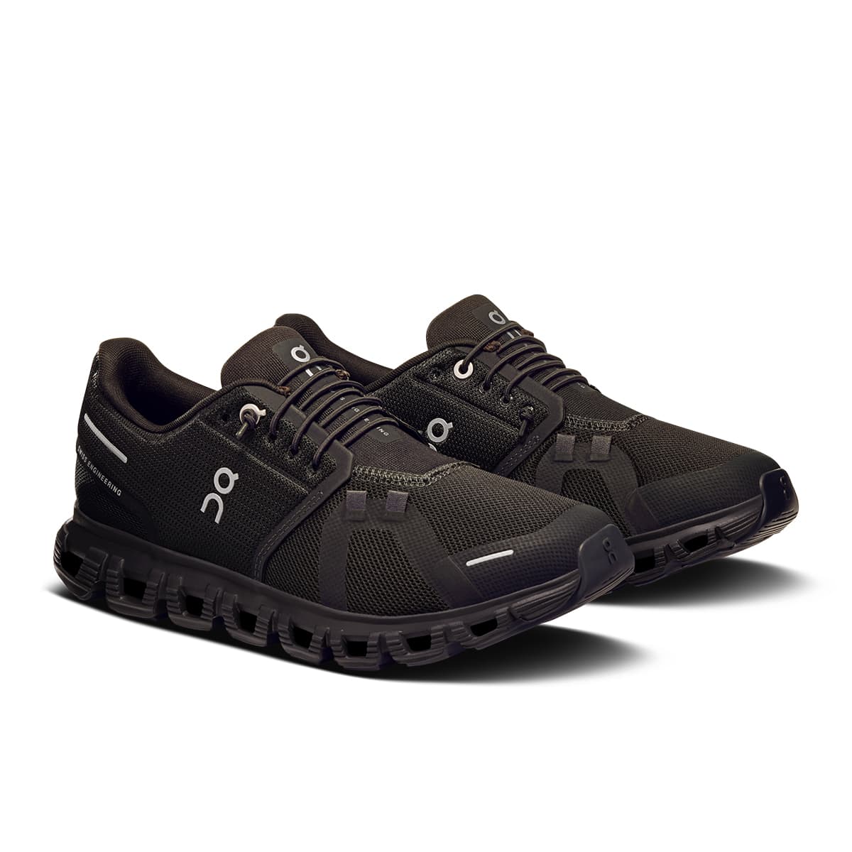 45-degree view of the On Cloud 6 Black-Black women’s running shoe