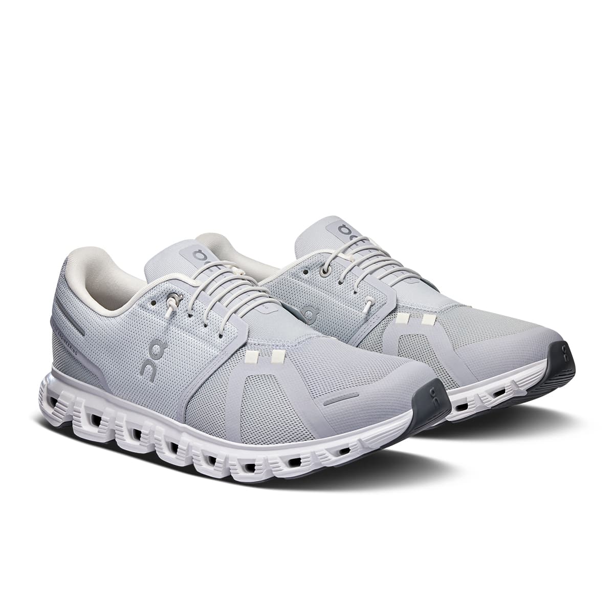 45-degree view of the On Cloud 6 Glacier-White women’s running shoe