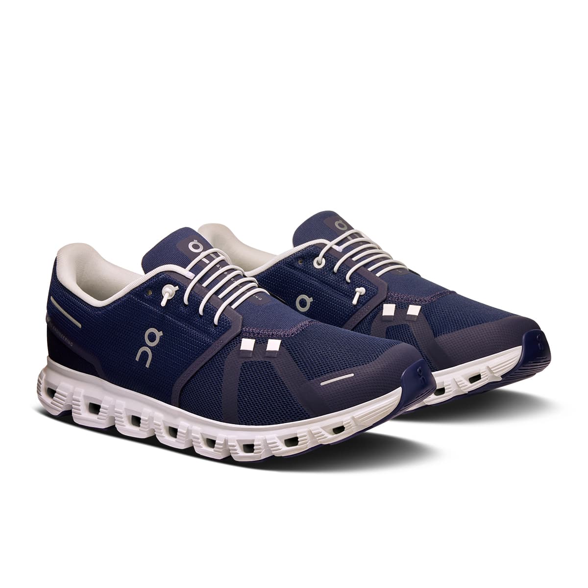 45-degree view of the On Cloud 6 Midnight-White men’s running shoe