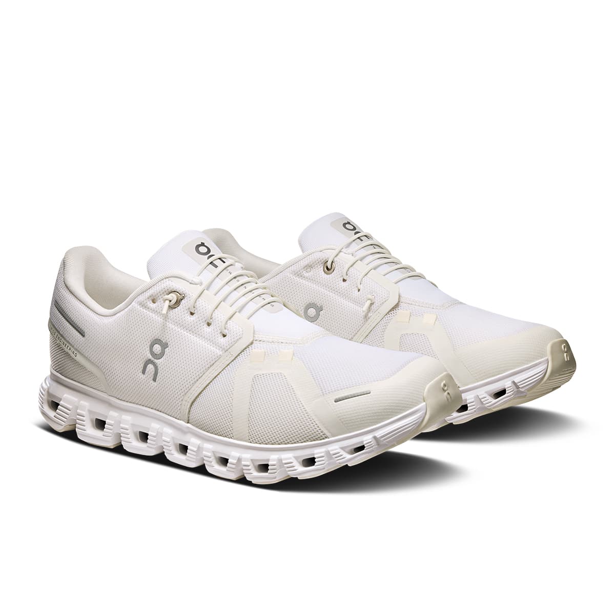 45-degree view of the On Cloud 6 White-White women’s running shoe