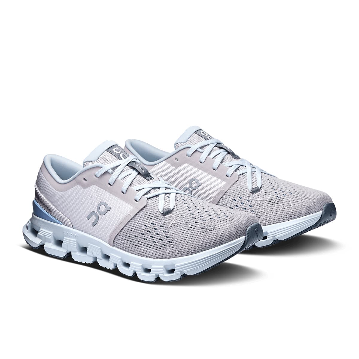 45-degree view of the On Cloud X4 Silver-Chambray women’s running shoe