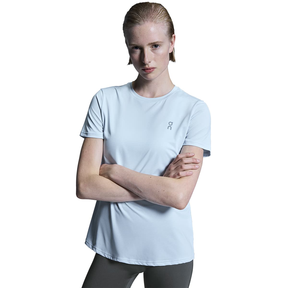 Woman wearing the On Core T Colour Arctic - Front View