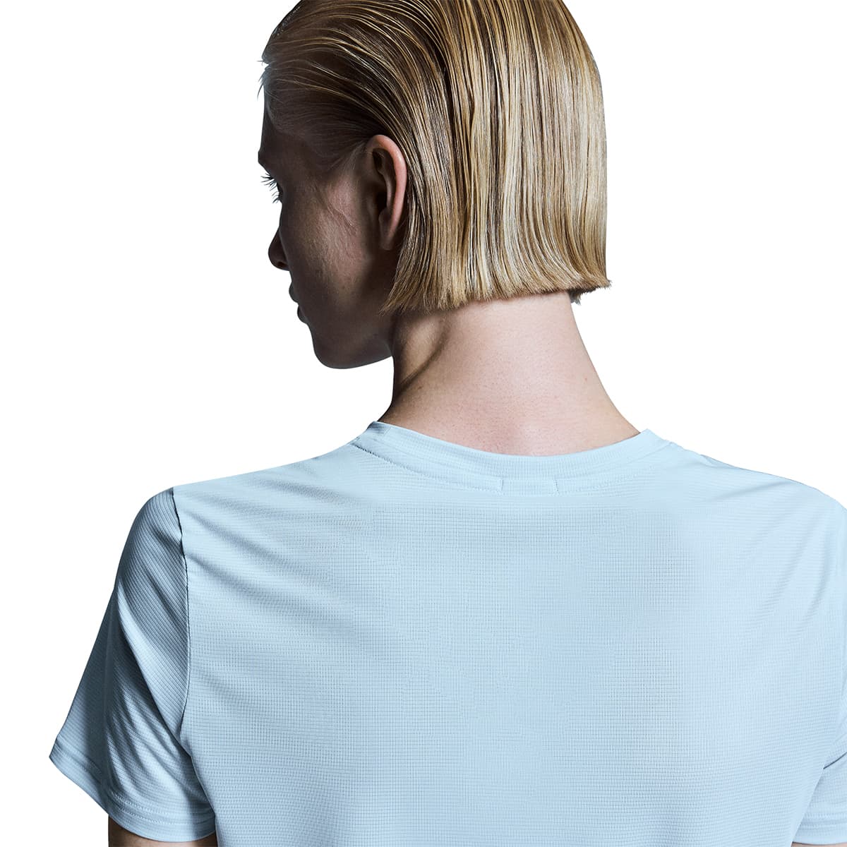Woman wearing the On Core T Colour Arctic - Back View Detail