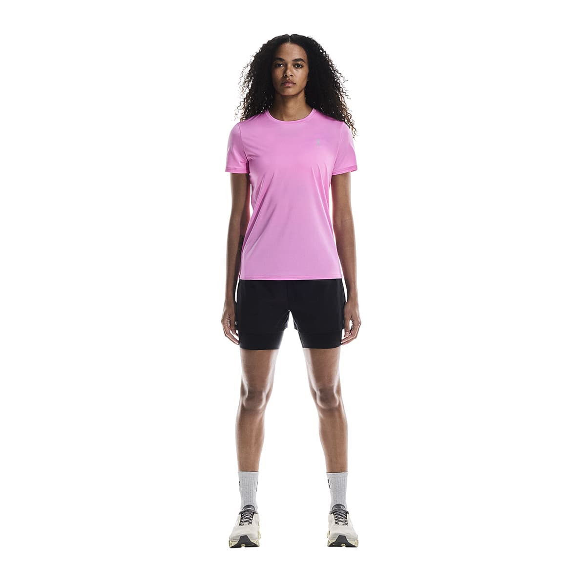 Women wearing the On Core T Colour Raspberry