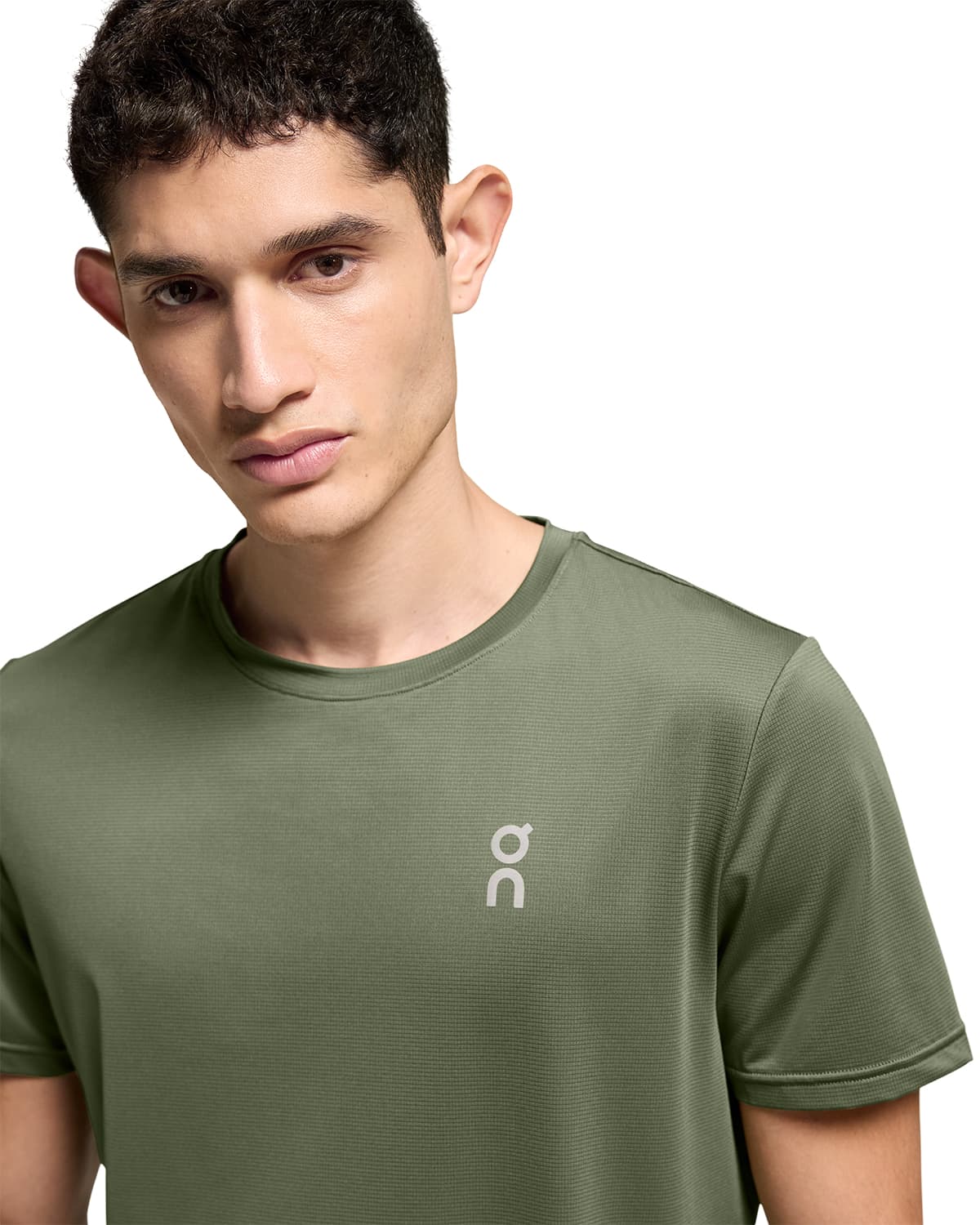 Man wearing the On Core T Colour Taiga - Close Up Collar