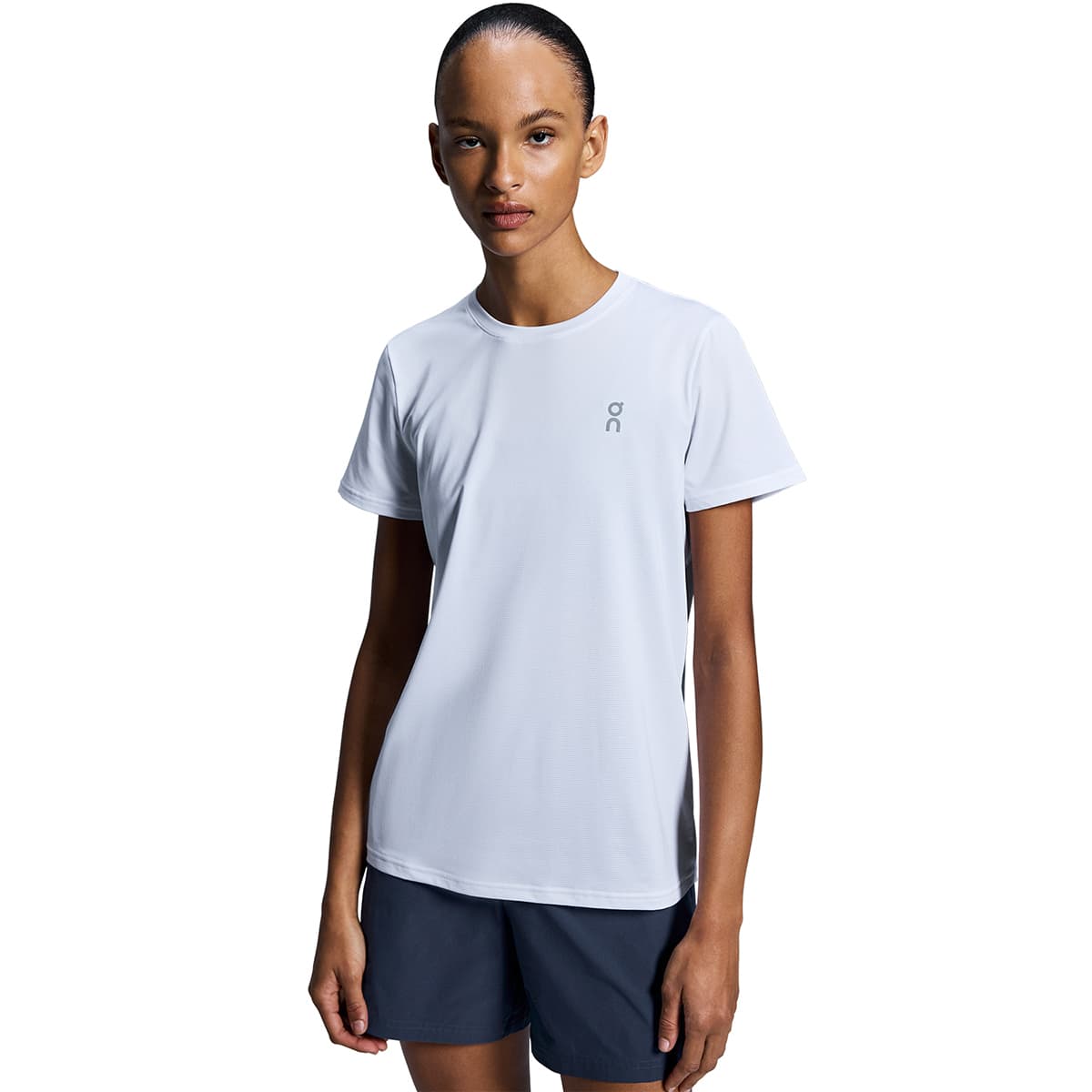 Women wearing the On Core T Colour White - Front View