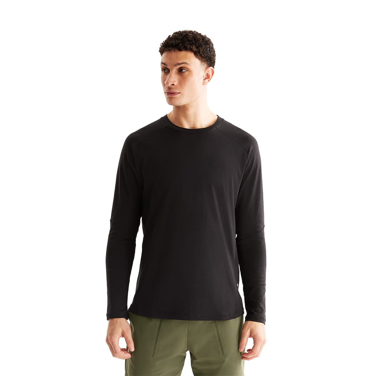 Man wearing the On Focus Long T Colour Black