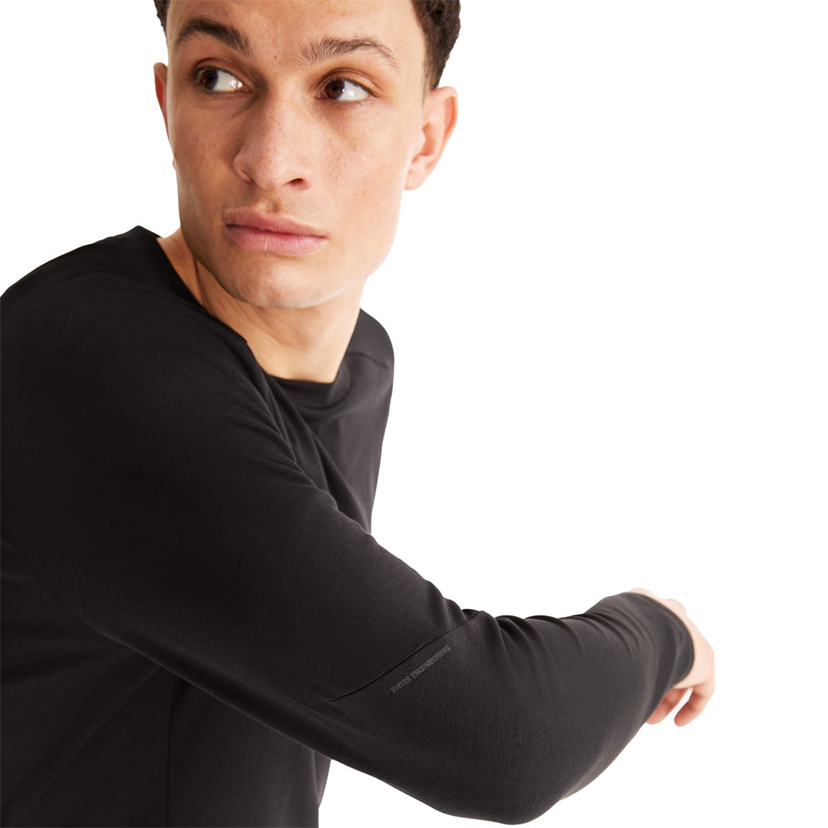Man wearing the On Focus Long T Colour Black - Arm Detail