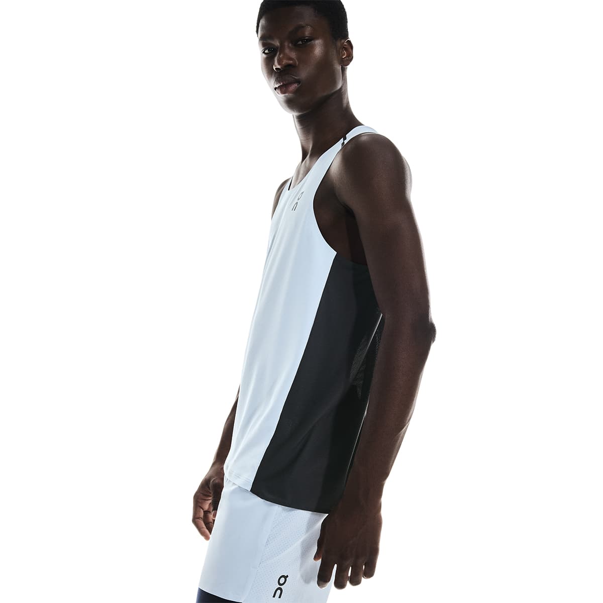 Man wearing the On Performance Tank Colour Arctic-Eclipse - Side Profile