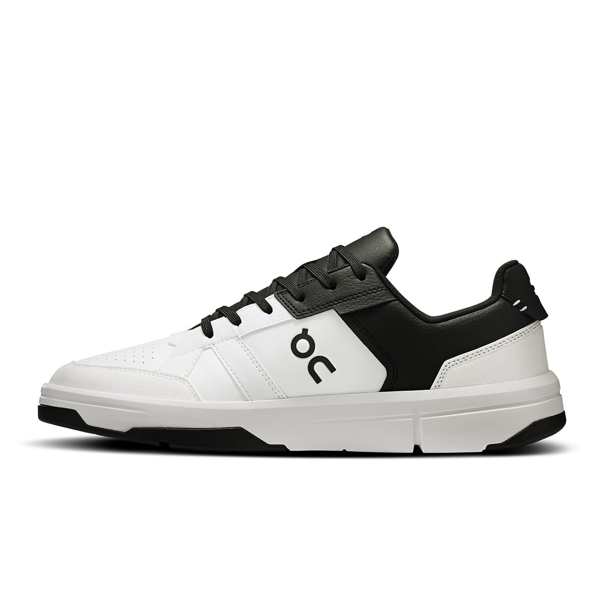 Left side view of the On Roger Clubhouse White-Black men’s running shoe