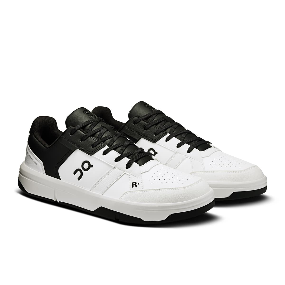 45-degree view of the On Roger Clubhouse White-Black men’s running shoe