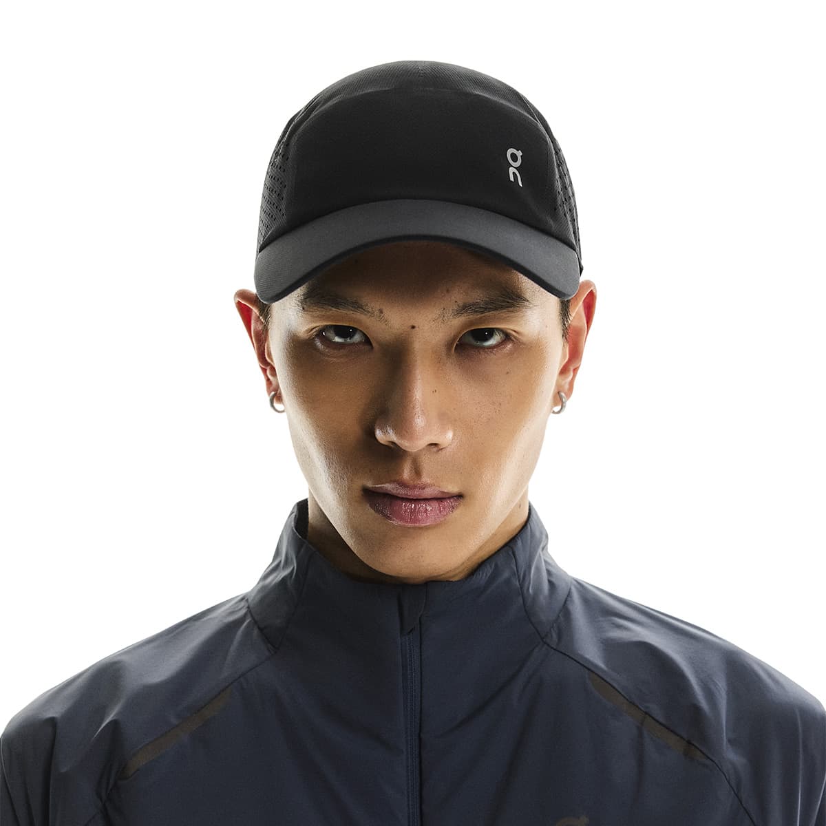 Front view of male model wearing the On Lightweight Cap in Black