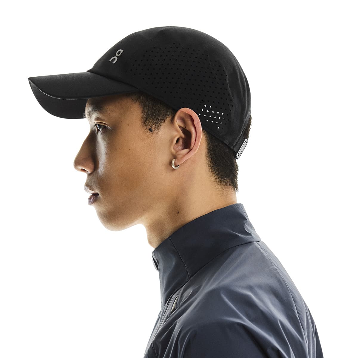 Side profile of male model wearing the On Lightweight Cap in Black