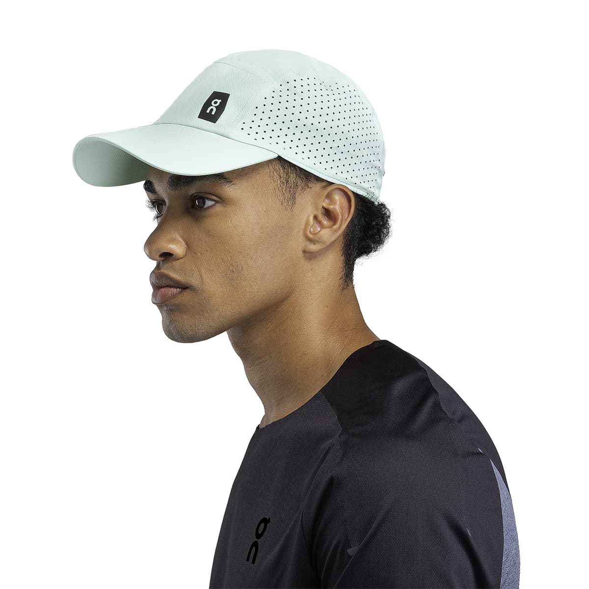 Male Model wearing the On Lightweight Cap Colour Creek - Side Profile