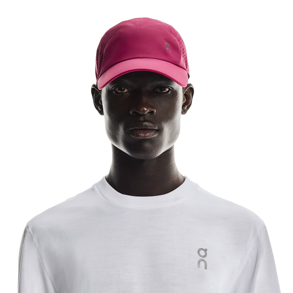 Front view of male model wearing the On Lightweight Cap in Grenadine