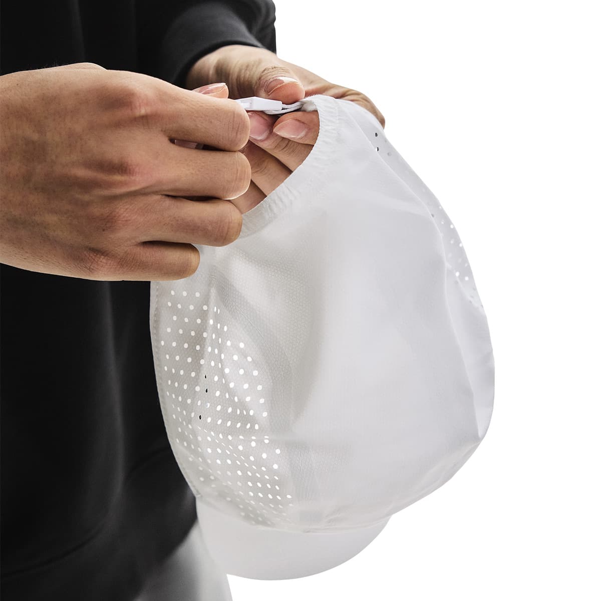 Close-up of detail and strap adjustment of the On Lightweight Cap in White