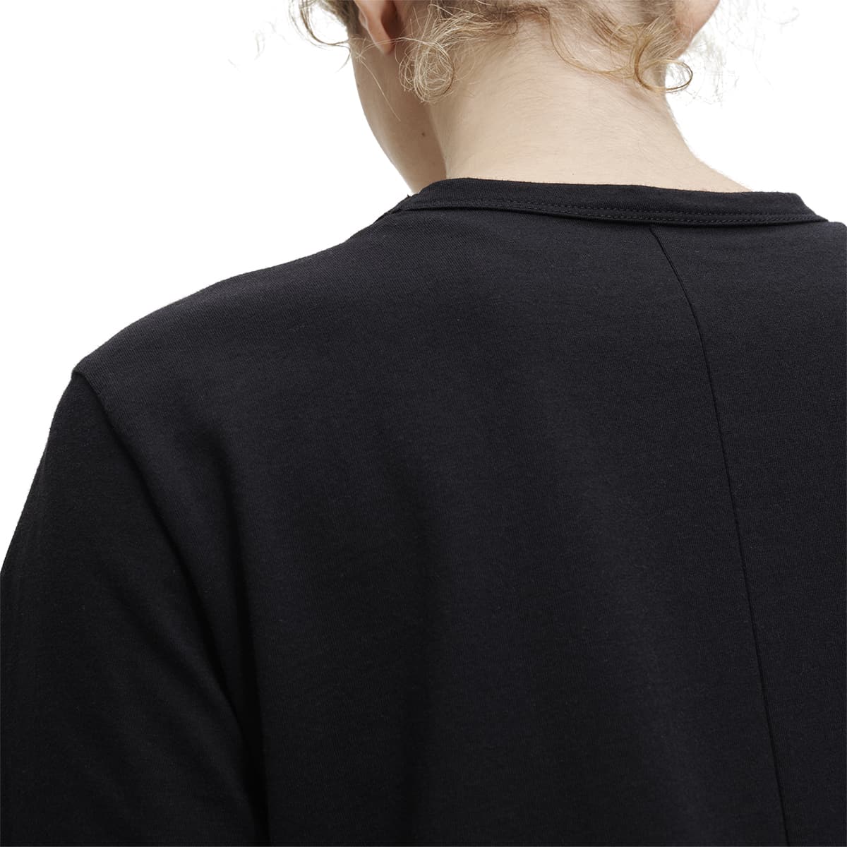 Woman wearing the On On T Colour Black - Back Collar Stitching
