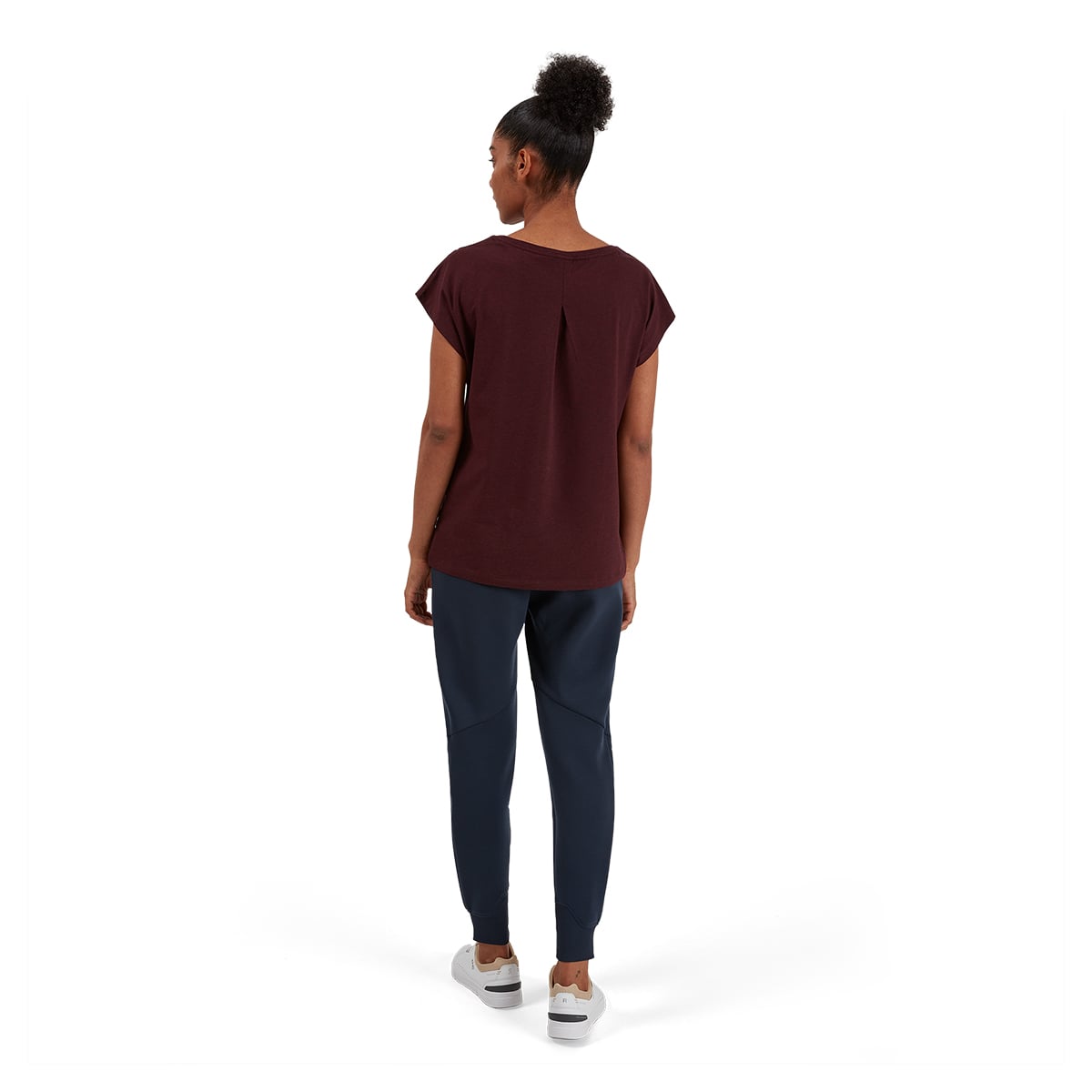 Woman wearing the On On T Colour Mulberry - Back View