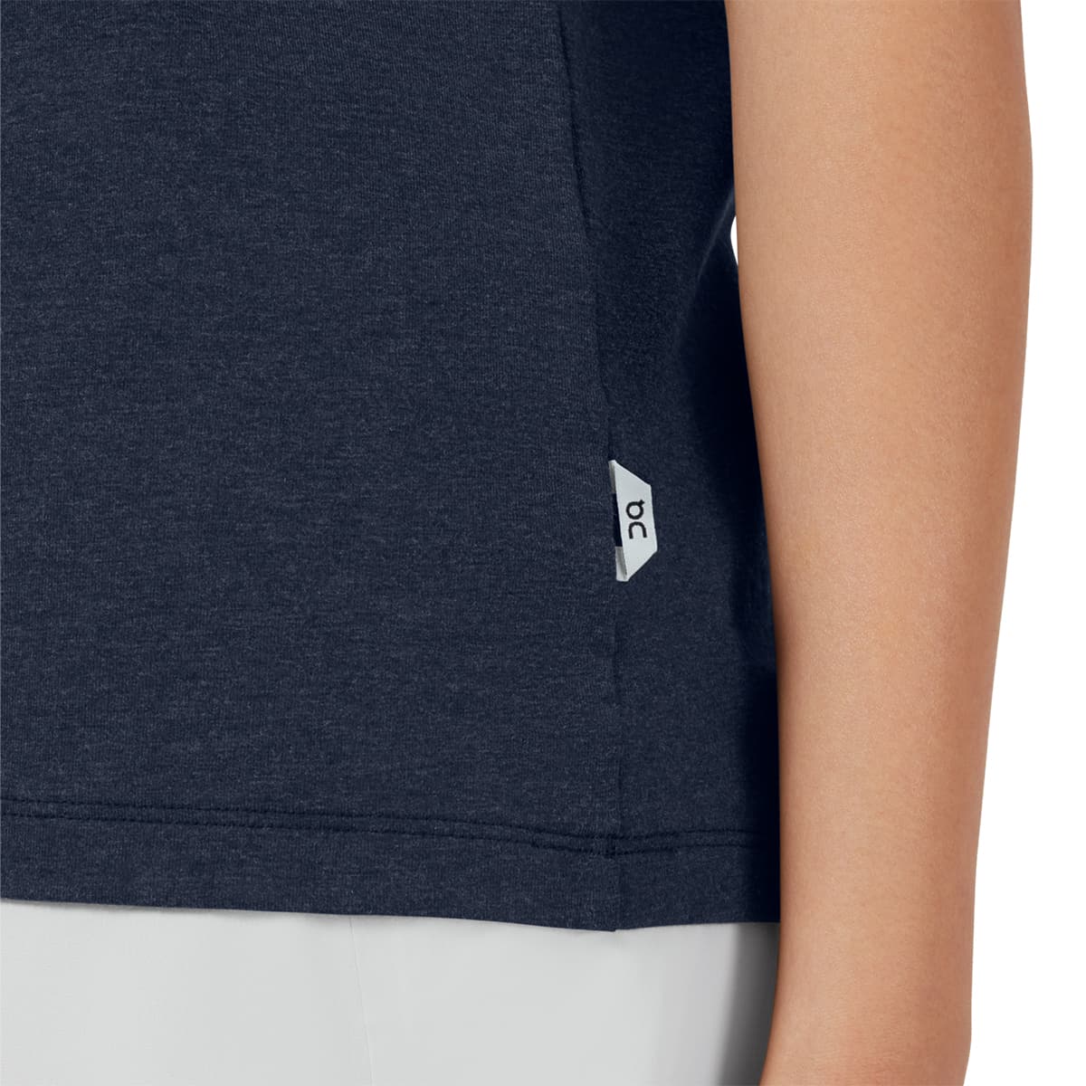 Woman wearing the On On T Colour Navy - Logo Detail