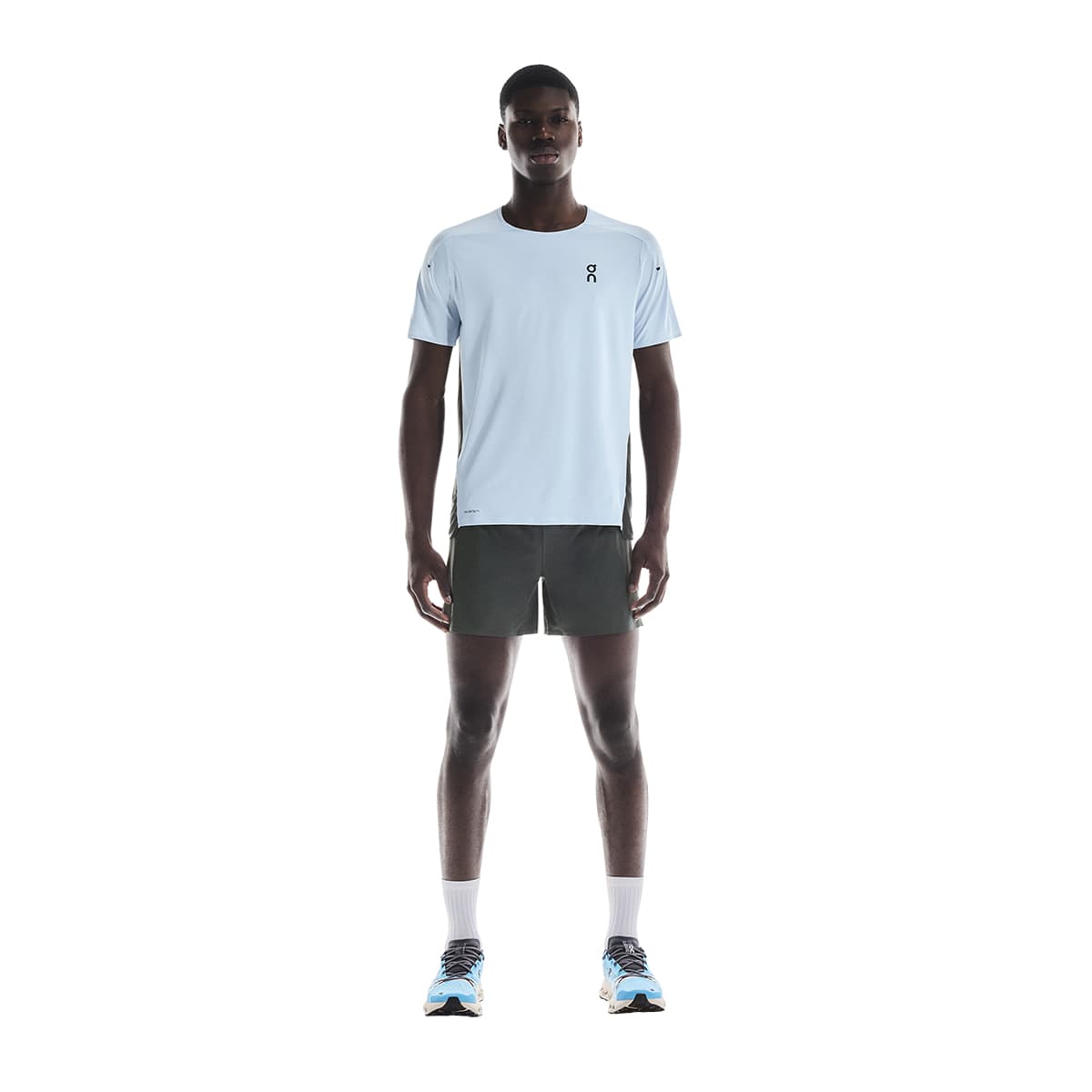 Man wearing the On Performance T Colour Arctic-Eclipse