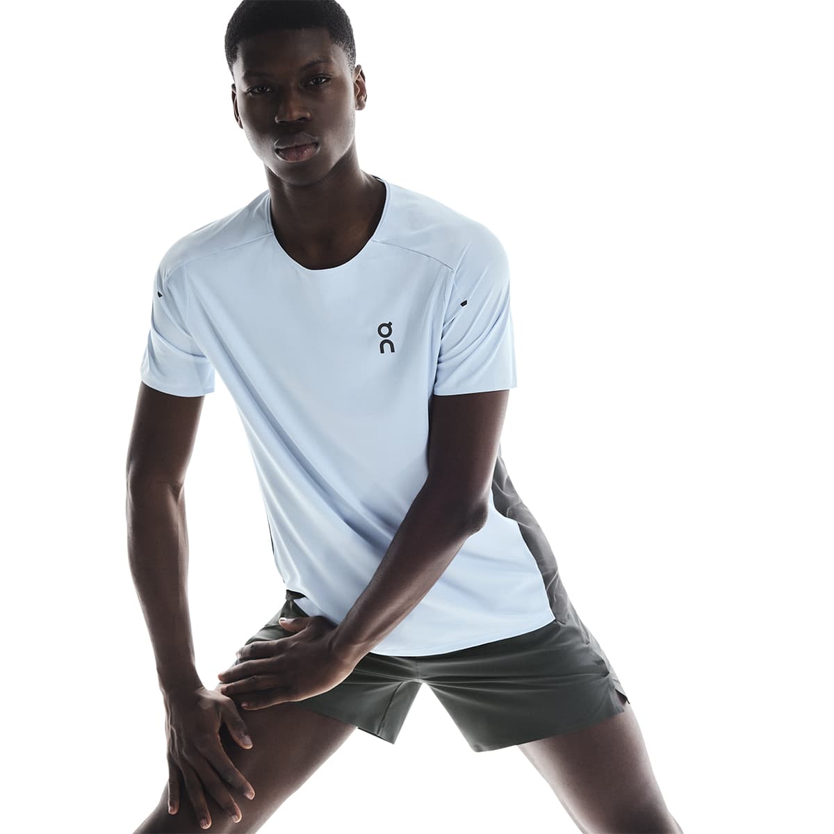 Man wearing the On Performance T Colour Arctic-Eclipse - Front View Motion