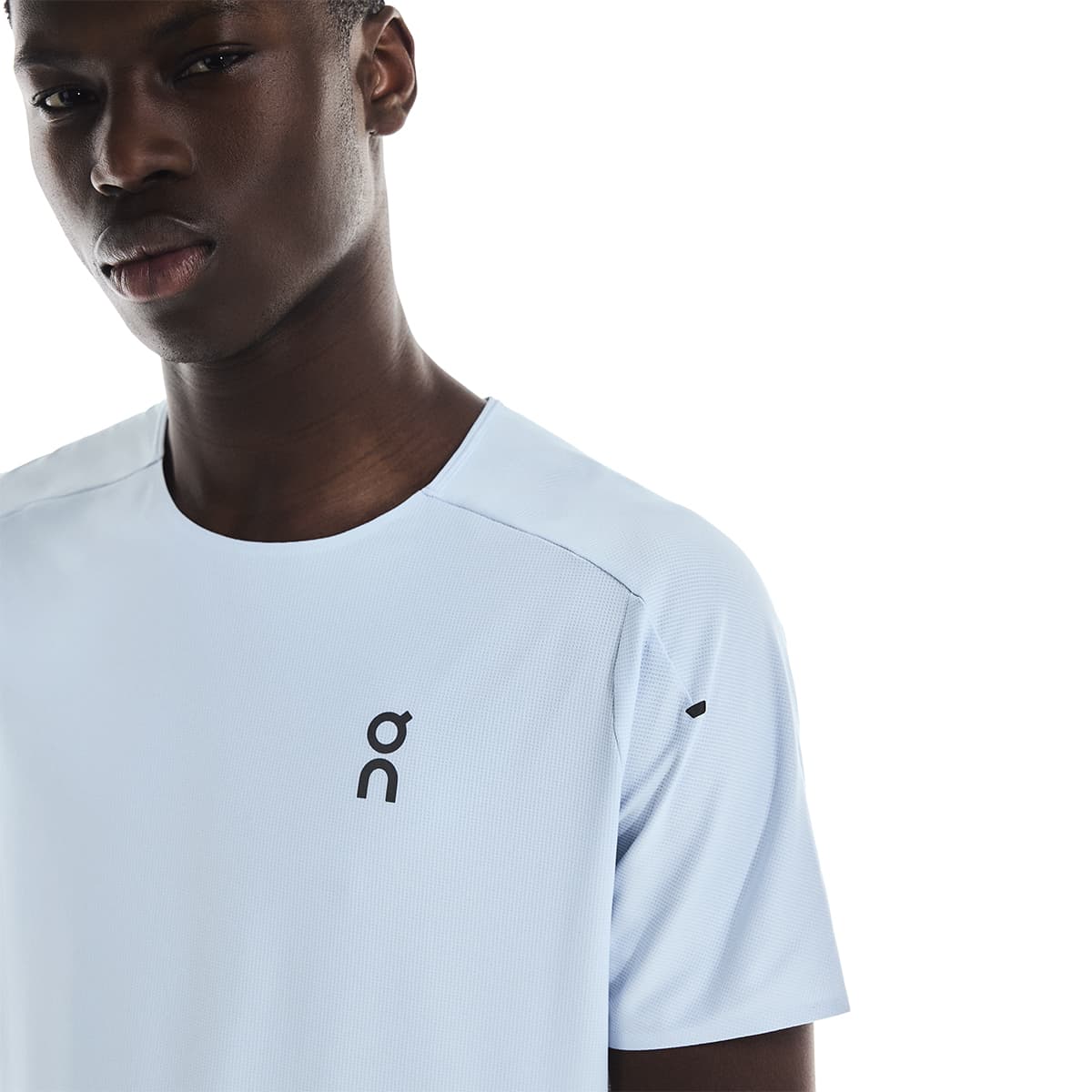 Man wearing the On Performance T Colour Arctic-Eclipse - Front View Detail