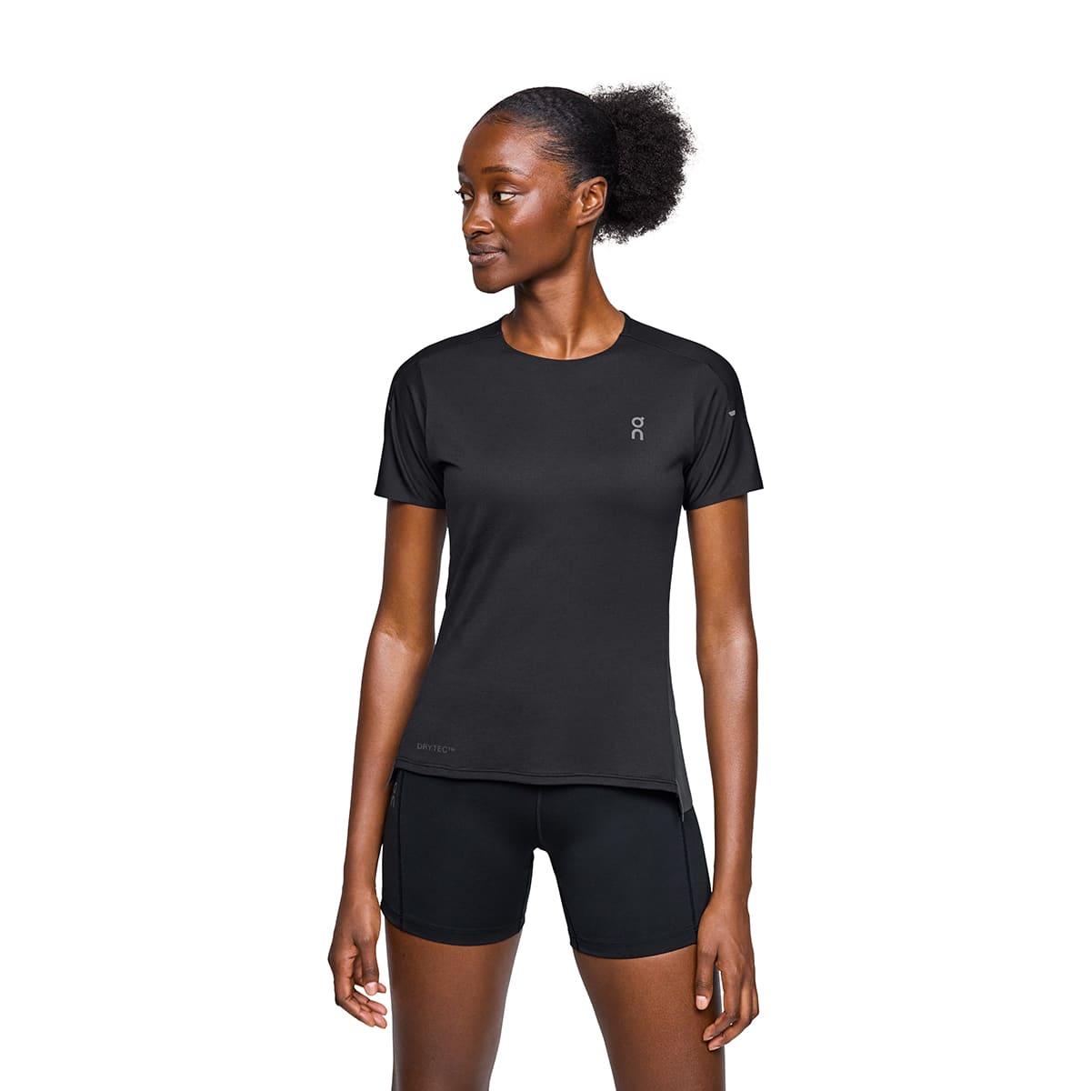 Woman wearing the On Performance T Colour Black-Eclipse