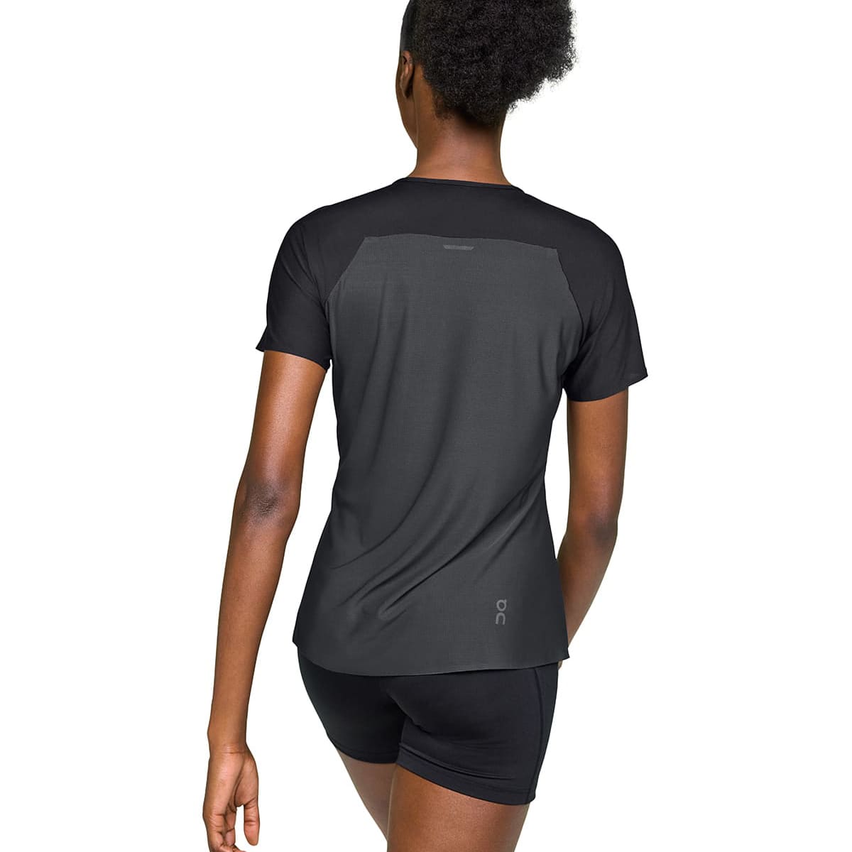Woman wearing the On Performance T Colour Black-Eclipse - Back view close up