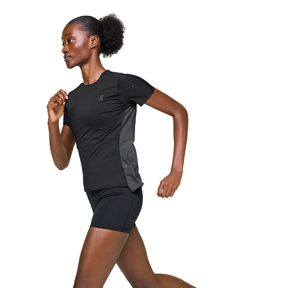 Woman wearing the On Performance T Colour Black-Eclipse - Front view motion